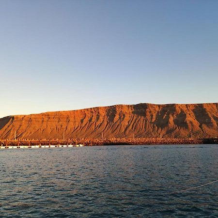 Hotel Magnifico Barco En La Graciosa Caleta de Sebo Exterior foto