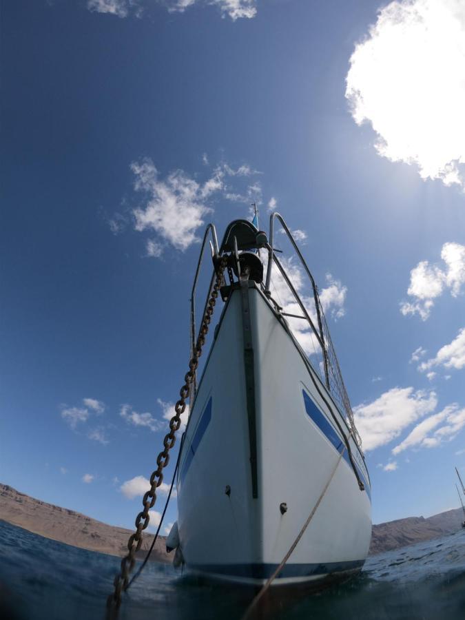 Hotel Magnifico Barco En La Graciosa Caleta de Sebo Exterior foto