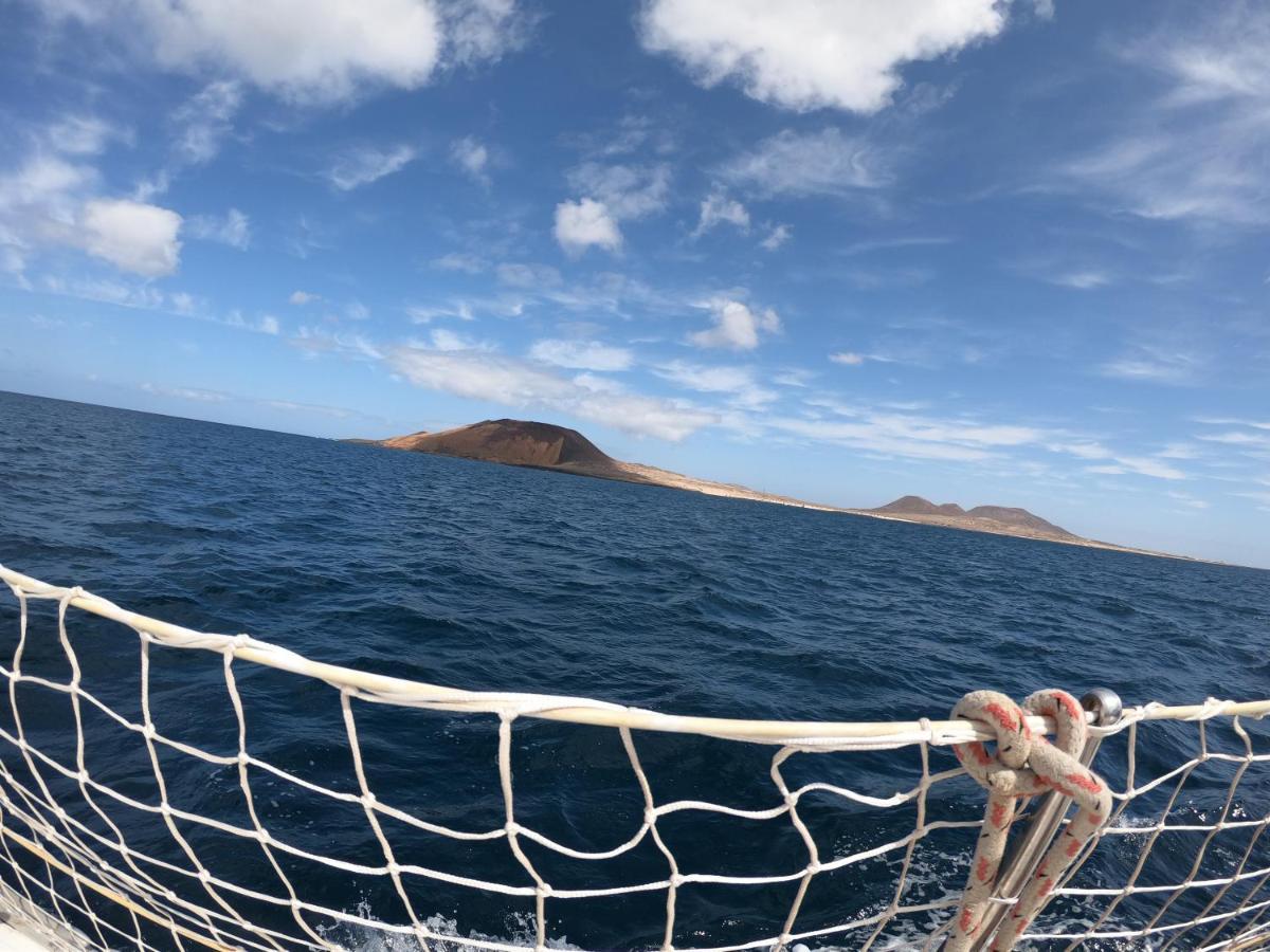 Hotel Magnifico Barco En La Graciosa Caleta de Sebo Exterior foto