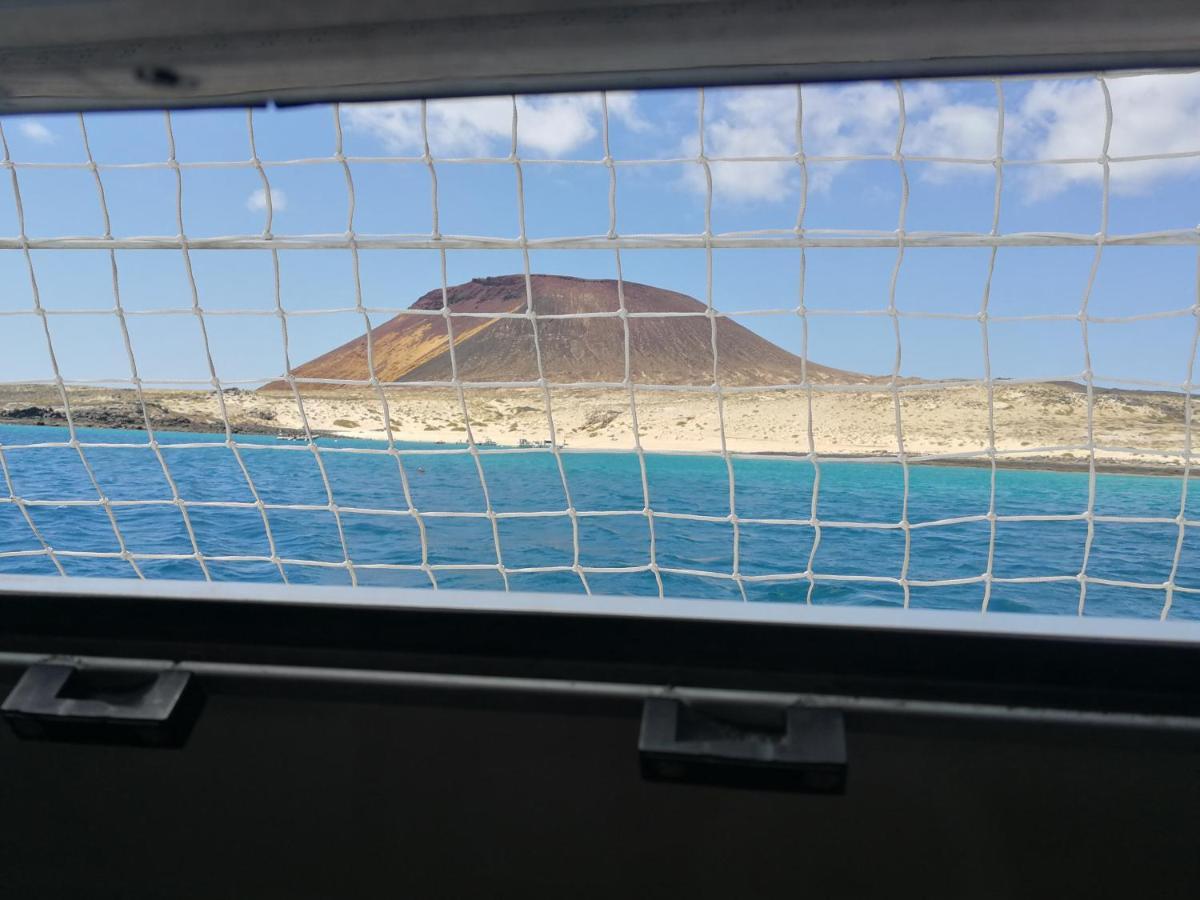 Hotel Magnifico Barco En La Graciosa Caleta de Sebo Exterior foto