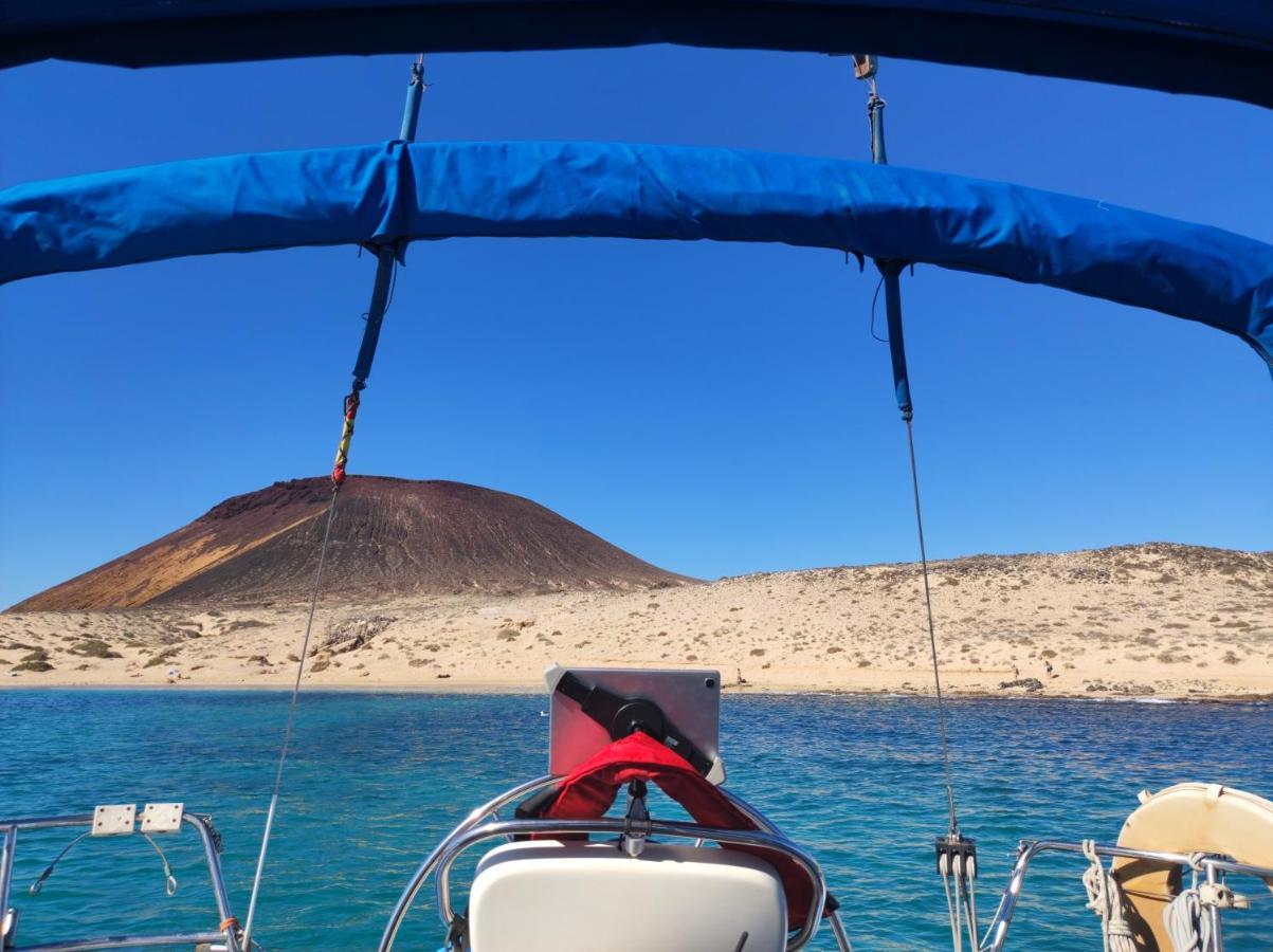 Hotel Magnifico Barco En La Graciosa Caleta de Sebo Exterior foto