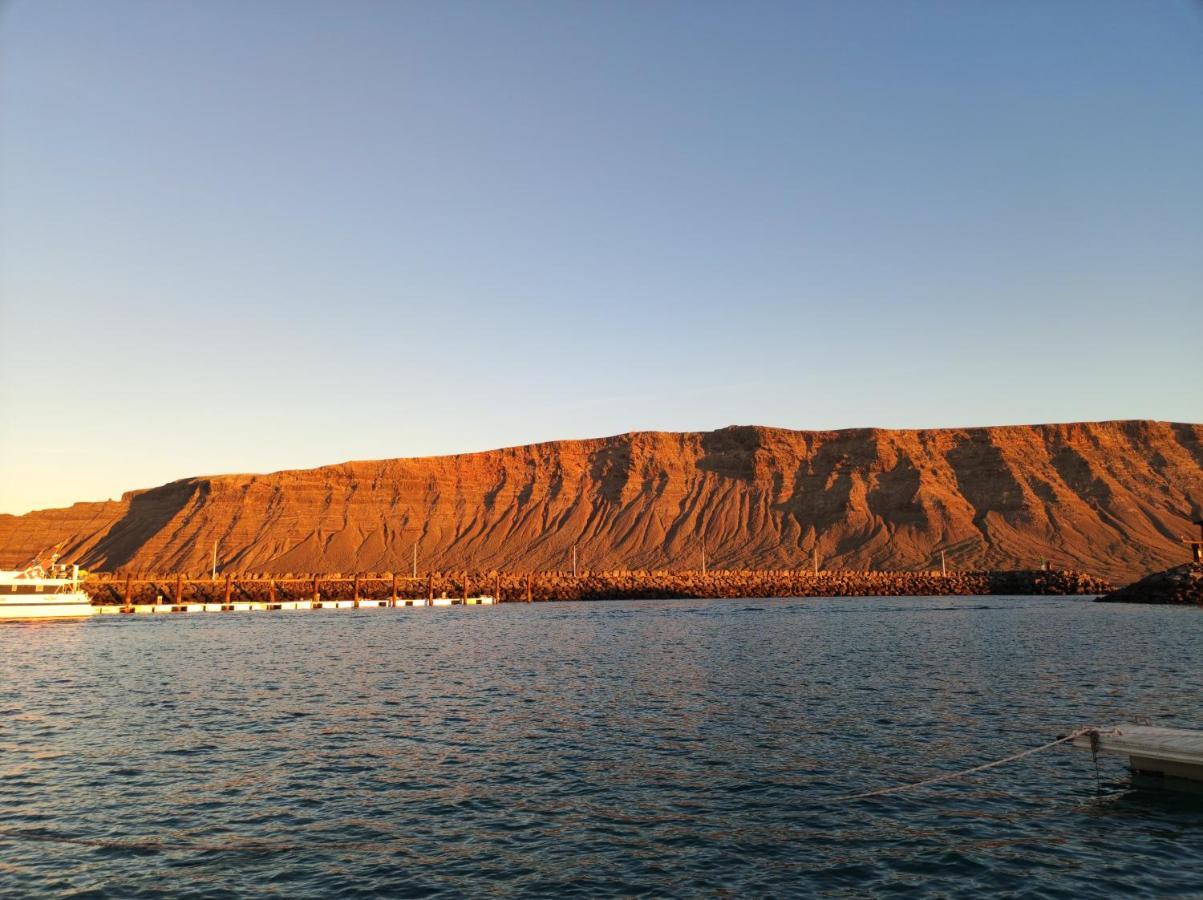 Hotel Magnifico Barco En La Graciosa Caleta de Sebo Exterior foto